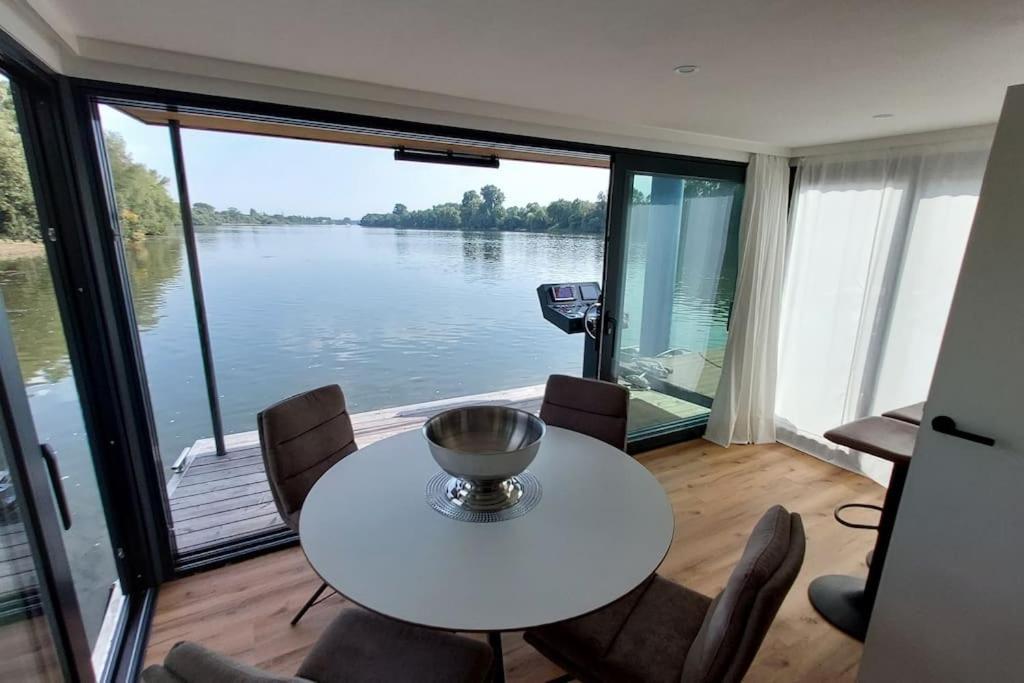 Riverboat-Rhein-Main Ferienloft Wiesbaden Eksteriør bilde